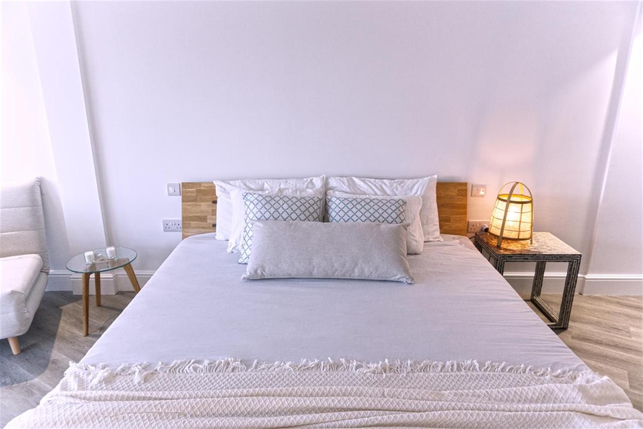 Spectacular Beachfront Duplex On The Mediterranean - Caleta, Catalan Bay Gibraltar Bagian luar foto