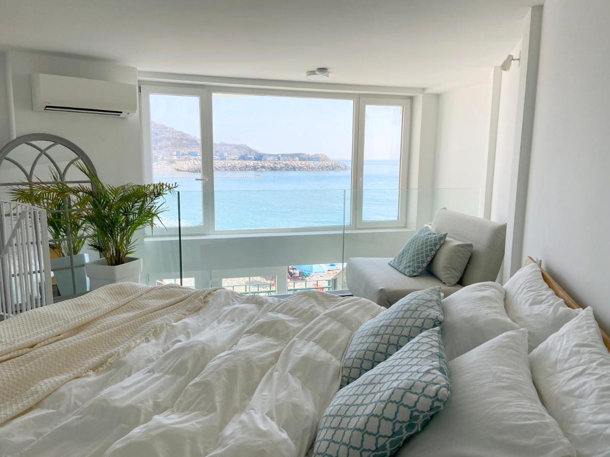 Spectacular Beachfront Duplex On The Mediterranean - Caleta, Catalan Bay Gibraltar Bagian luar foto